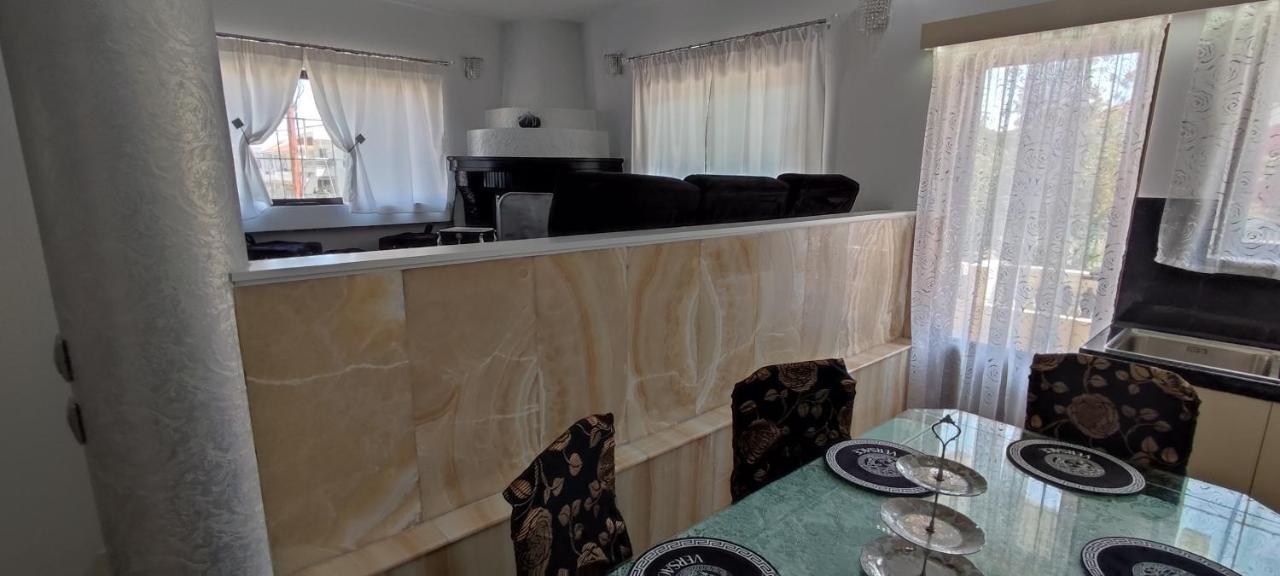 Ixian House Apartment Bagian luar foto